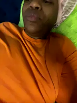 Snapshot of Boneca25 chatting on November 2025 06:30:02 AM Boneca25 online show from November 2025 06:30:02 AM