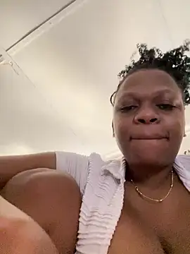 Snapshot of Boneca25 chatting on November 2025 07:08:01 AM Boneca25 online show from November 2025 07:08:01 AM