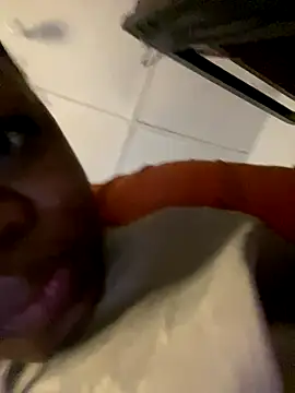 Snapshot of Boneca25 chatting on November 2025 05:29:02 AM Boneca25 online show from November 2025 05:29:02 AM