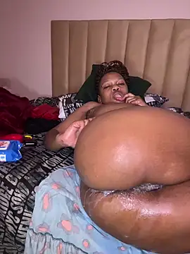 Boneca25 online show from March 2026 09:03:02 PM