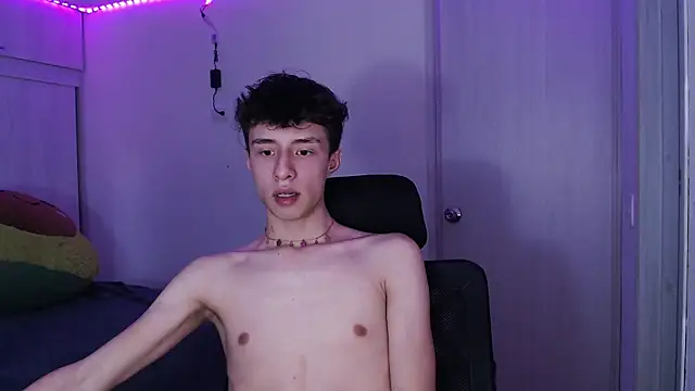 Juanmres online show from April 2026 09:02:01 PM