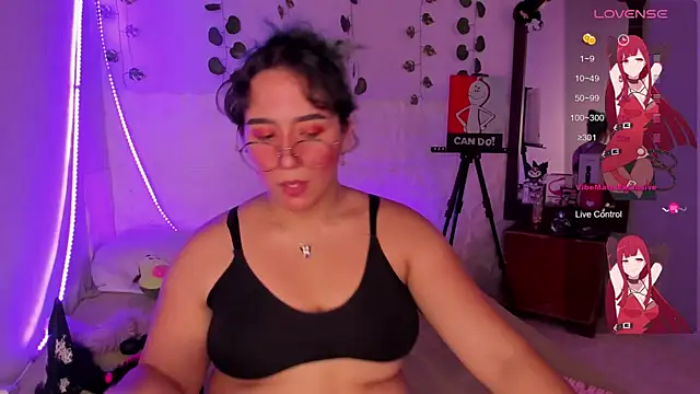 Snapshot of Ludovica6669 chatting on February 2025 06:32:02 PM Ludovica6669 online show from February 2025 06:32:02 PM