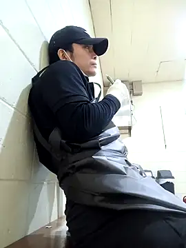 Snapshot of Doh728 chatting on January 2025 01:47:01 PM Doh728 online show from January 2025 01:47:01 PM