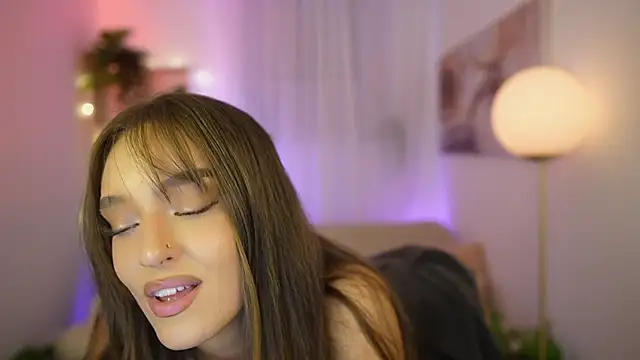 Clara Nia online show from February 2026 07:21:02 PM