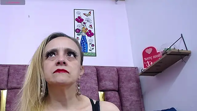 VICTORIAHANK  online show from March 2026 07:35:01 PM