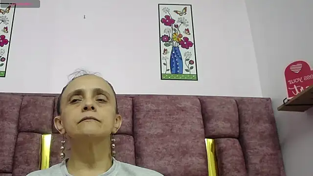 VICTORIAHANK  online show from April 2026 06:59:02 PM