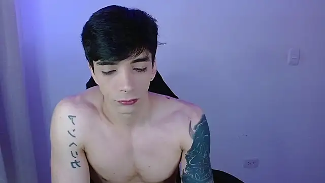 H3ll B0I online show from April 2026 04:55:01 AM