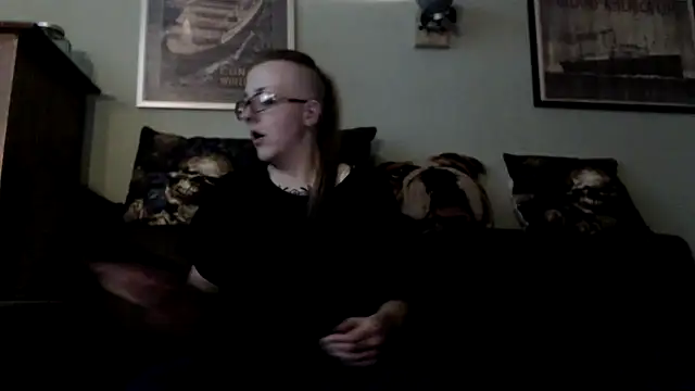 Snapshot of Astrid-Gilbert chatting on January 2025 06:18:01 PM Astrid-Gilbert online show from January 2025 06:18:01 PM