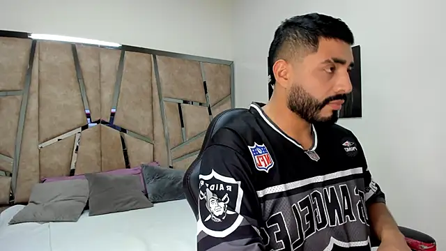 Snapshot of LeandroRusso chatting on February 2025 08:40:01 PM LeandroRusso online show from February 2025 08:40:01 PM