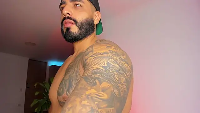 Snapshot of LeandroRusso chatting on March 2025 02:25:02 AM LeandroRusso online show from March 2025 02:25:02 AM