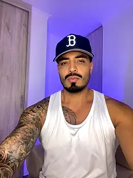 Snapshot of LeandroRusso chatting on November 2025 01:38:02 AM LeandroRusso online show from November 2025 01:38:02 AM