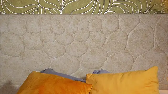 MillaBlis online show from October 2025 08:17:01 PM