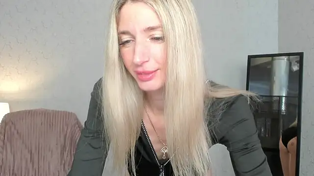 skinnyladyy online show from March 2025 05:24:02 AM