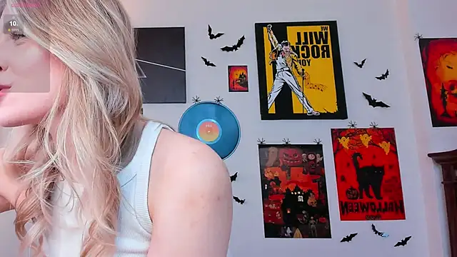 Snapshot of heartseduction chatting on November 2025 12:19:02 PM heartseduction online show from November 2025 12:19:02 PM