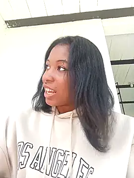 Snapshot of Zaira_Rose_ chatting on September 2025 02:10:01 PM Zaira Rose online show from September 2025 02:10:01 PM