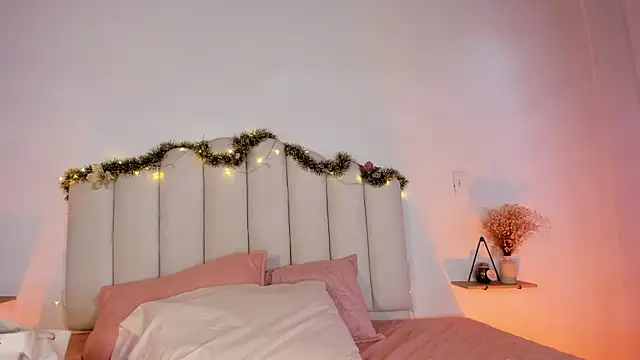 Zaira Rose  online show from December 2025 01:18:02 PM