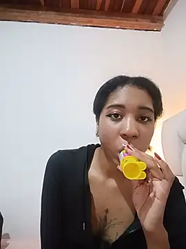 Snapshot of Zaira_Rose_ chatting on June 2026 01:27:01 AM Zaira Rose online show from June 2026 01:27:01 AM