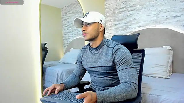 Snapshot of lennox_ray chatting on February 2025 11:50:01 AM lennox ray online show from February 2025 11:50:01 AM