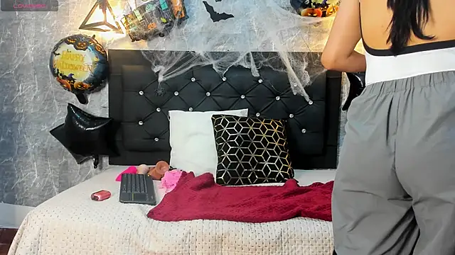 emberhodson online show from October 2025 10:28:02 AM