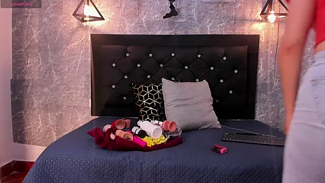 emberhodson online show from November 2025 11:31:01 AM