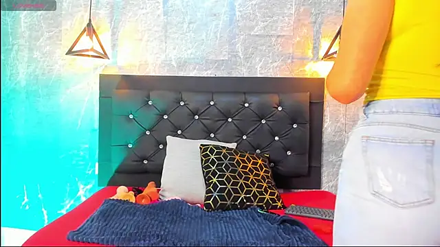 emberhodson online show from November 2025 11:32:02 AM