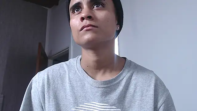 Liiamthompson online show from February 2025 10:47:02 AM