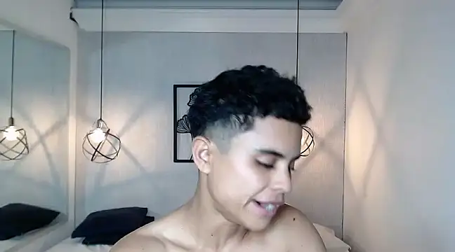 Liiamthompson online show from March 2025 05:17:02 PM