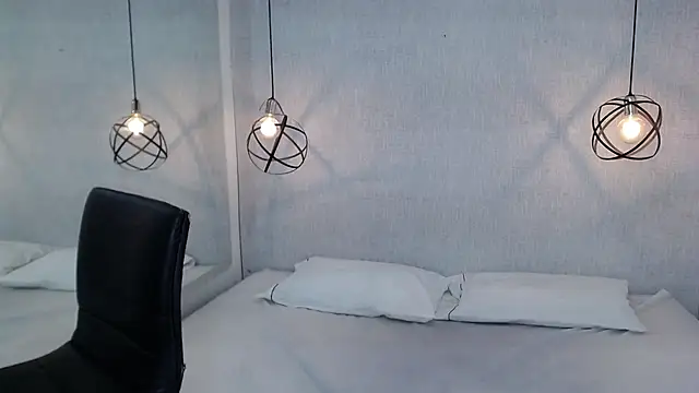 Liiamthompson online show from March 2025 05:27:01 PM