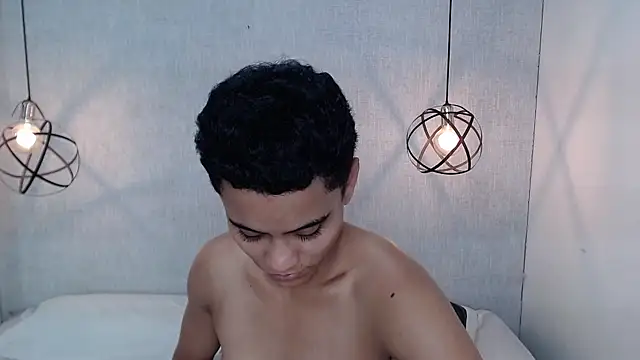 Liiamthompson online show from March 2025 06:26:02 PM