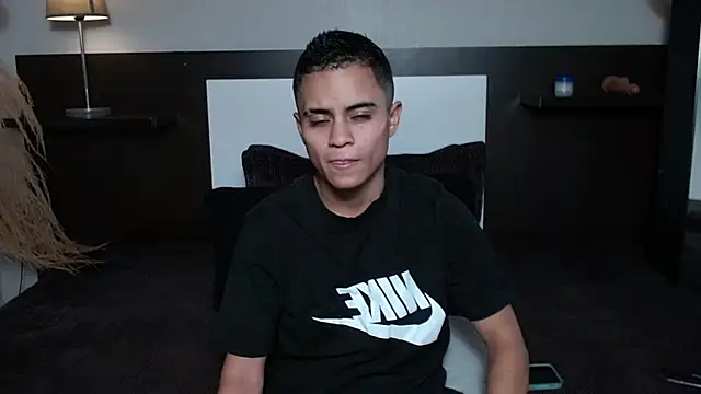 Liiamthompson online show from April 2026 09:15:01 AM