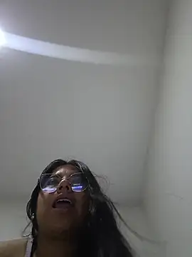 viccky vick online show from November 2025 05:02:01 PM