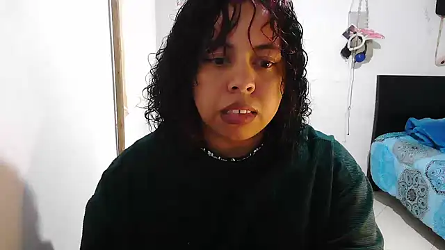 alexandraluv online show from November 2025 04:44:01 PM