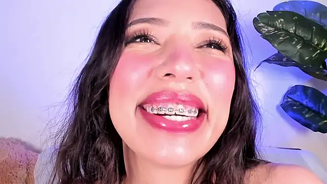 Snapshot of Miss_veronicaa2 chatting on May 2026 12:56:02 PM Miss veronicaa2 online show from May 2026 12:56:02 PM
