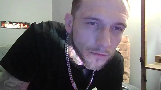 cruz815 online show from May 2026 01:03:01 AM