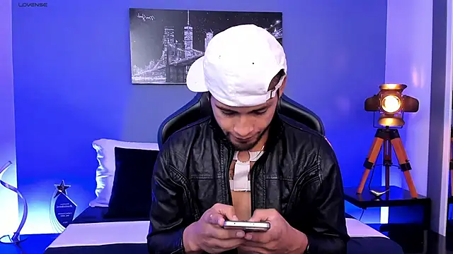 Max Conor1 online show from September 2025 11:47:01 AM