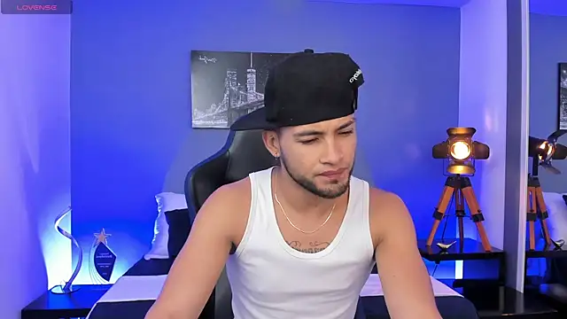 Max Conor1 online show from October 2025 12:03:02 PM