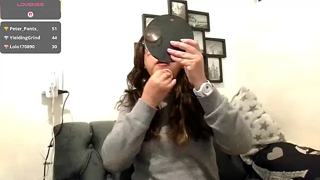 MirandaLatinaLovely online show from November 2025 05:01:02 PM