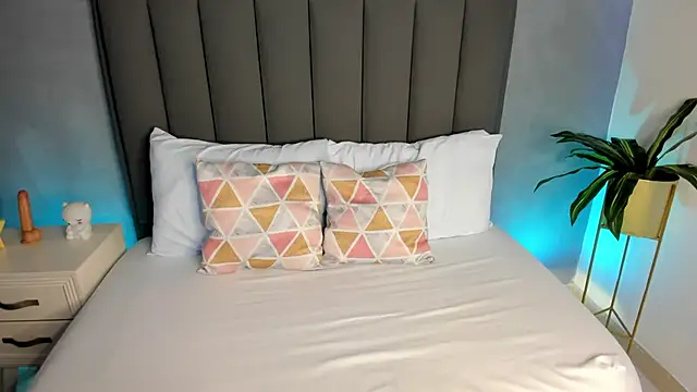 alessia leroy online show from March 2025 07:39:01 PM