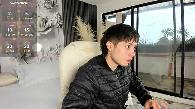 marcuscollins1  online show from February 2026 12:31:01 PM