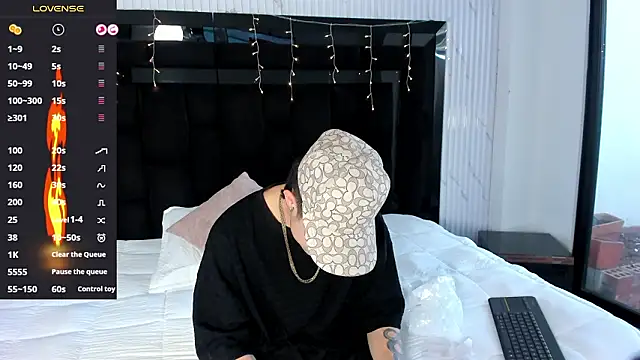 marcuscollins1  online show from February 2026 01:56:01 PM