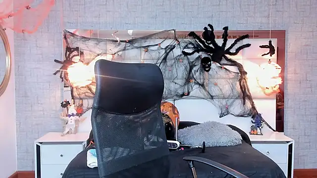 Snapshot of Nohemi_louse chatting on November 2025 06:21:01 PM Nohemi louse online show from November 2025 06:21:01 PM