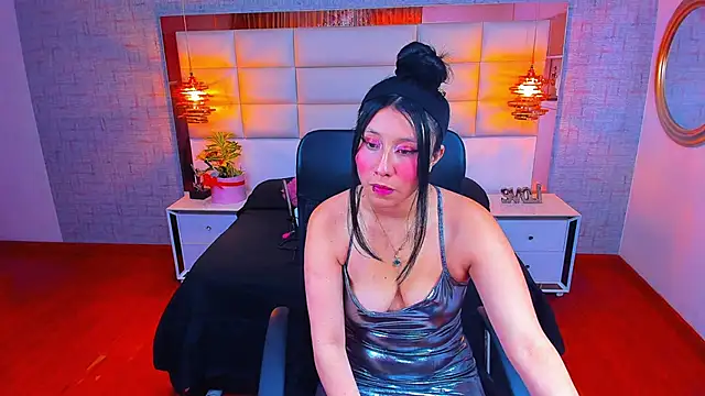 Nohemi louse online show from March 2026 06:18:02 PM