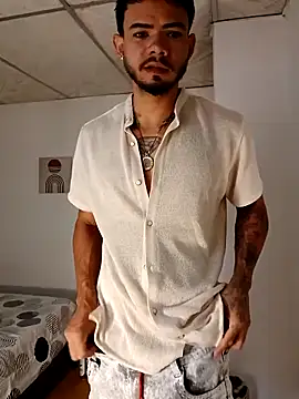 Niick01  online show from October 2025 07:45:02 PM