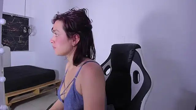 Annyrosee online show from November 2025 12:59:01 PM