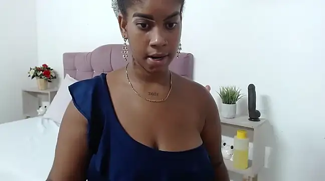 Snapshot of CanelaFierce chatting on March 2025 02:21:02 PM CanelaFierce online show from March 2025 02:21:02 PM