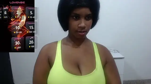 Snapshot of CanelaFierce chatting on November 2025 08:41:02 PM CanelaFierce online show from November 2025 08:41:02 PM