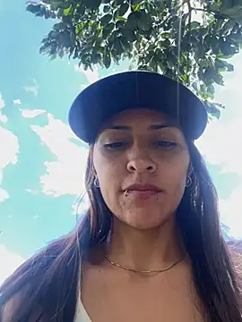 Sofiadelacruz online show from April 2026 06:01:02 PM