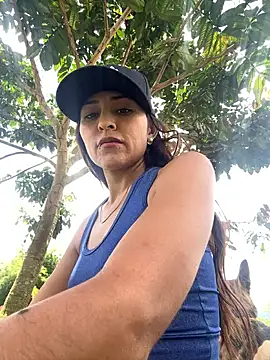 Sofiadelacruz online show from April 2026 05:04:02 PM