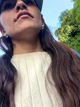 Sofiadelacruz online show from April 2026 09:13:01 PM