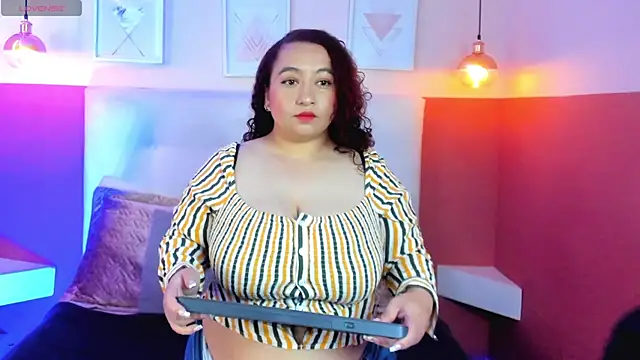 Snapshot of kattarina_ chatting on February 2025 01:00:02 PM kattarina online show from February 2025 01:00:02 PM